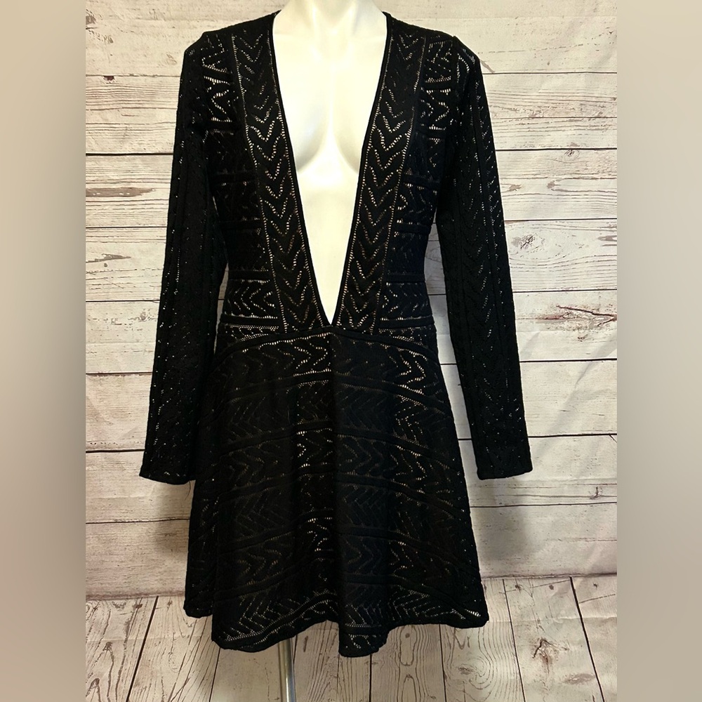 BCBGMaxAzaria Black Lace Plunge Dress Size